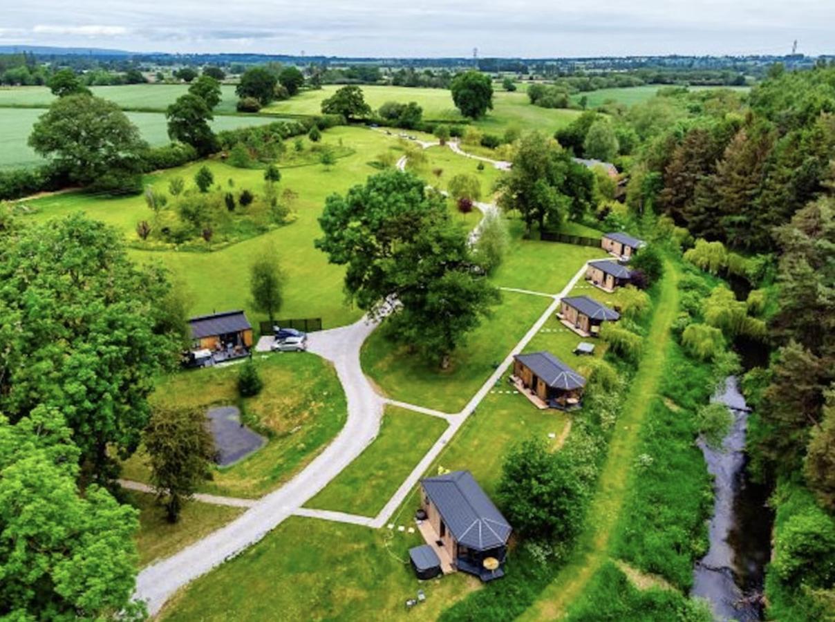 Riverside Cabins Shrewsbury Exterior photo