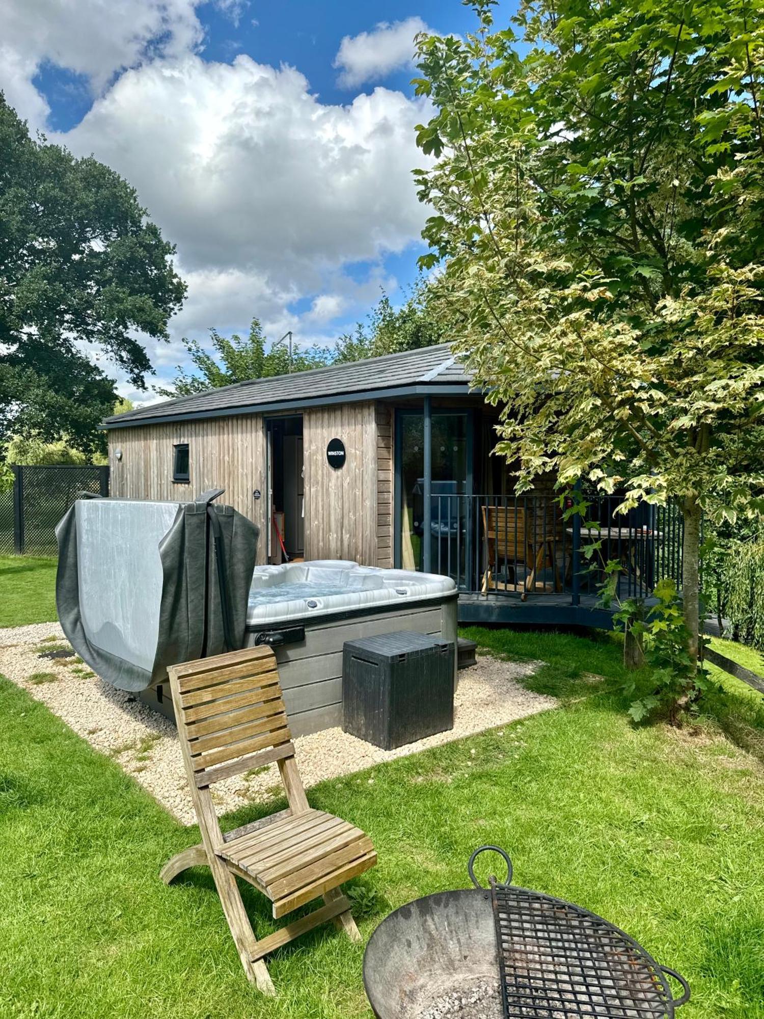 Riverside Cabins Shrewsbury Exterior photo